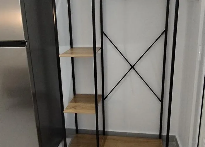 Lainis アパートホテル トロニ